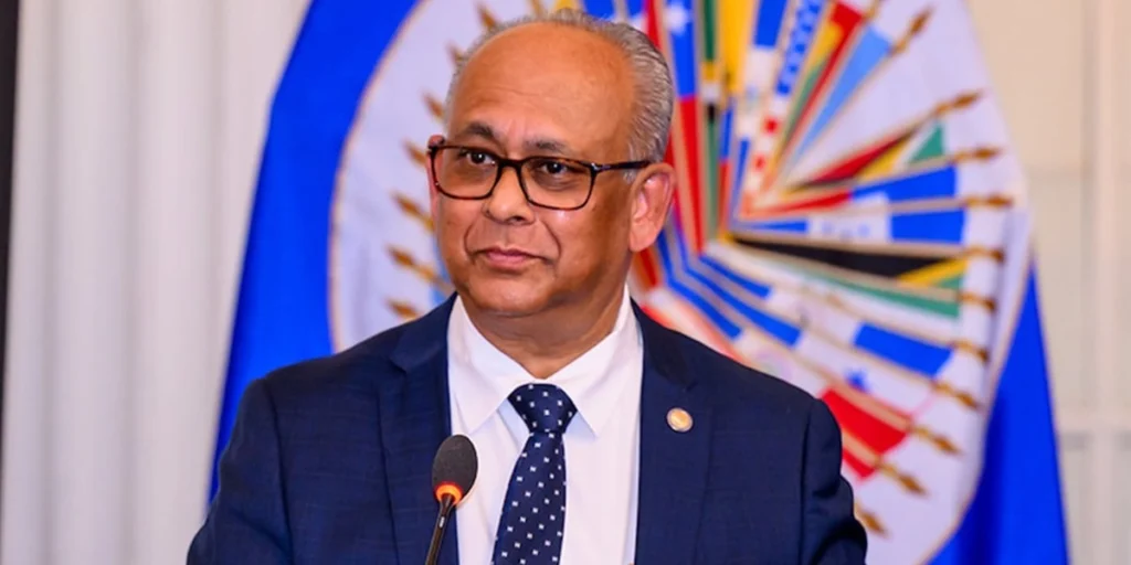 Secretario general de la OEA: Albert Ramdin