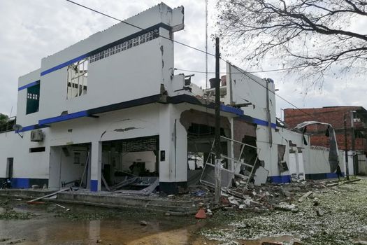 Daños causados por el coche bomba en Saravena