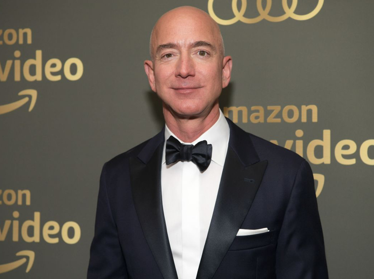 Jeff Bezos encabeza la lista de billonarios