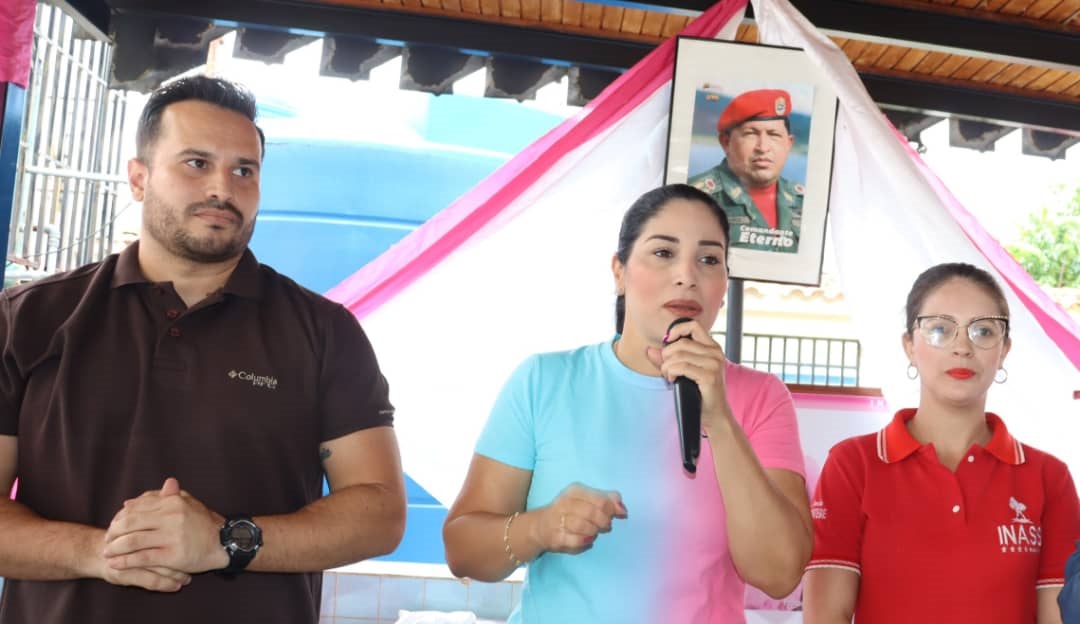 Alcaldesa Angie Quintana dio mensaje a las abuelas