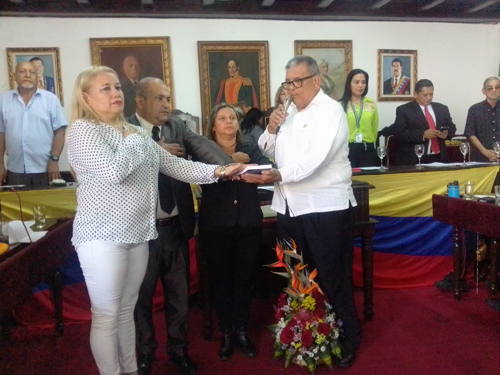 Juramentados presidente, vicepresidente, y secretaria de la Cámara Municipal