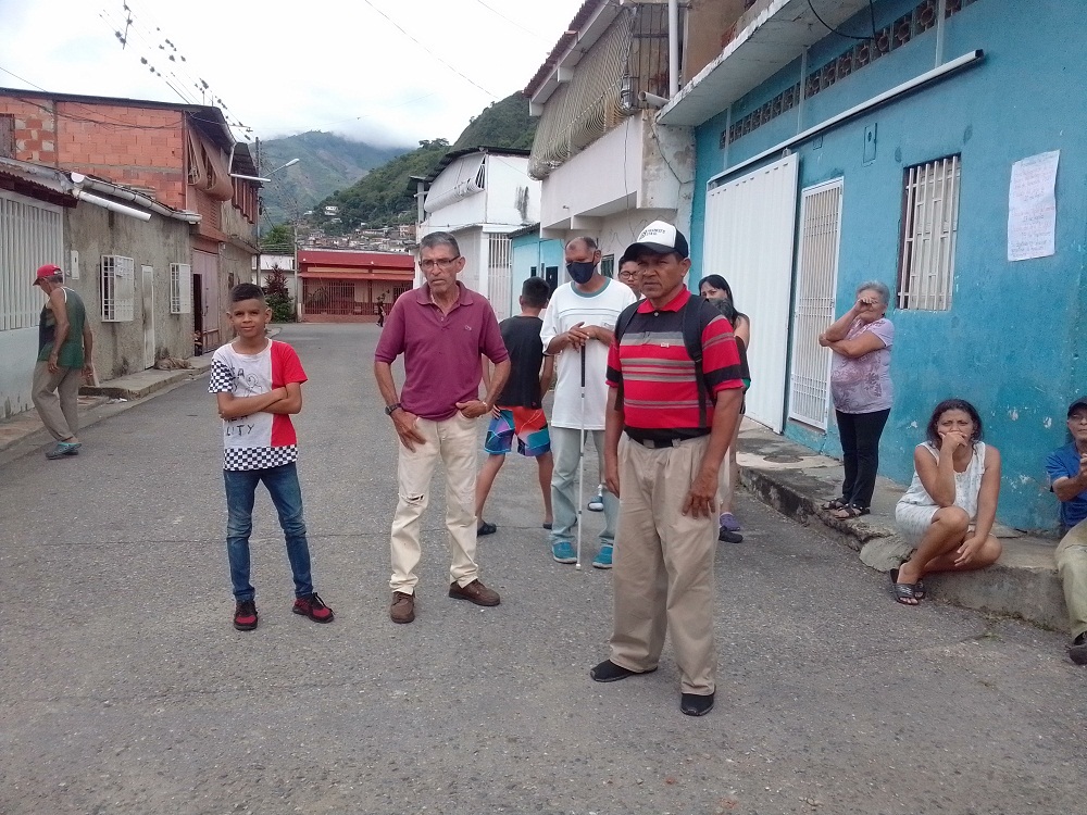 Vecinos agradecidos  esperan arreglo de las calles
