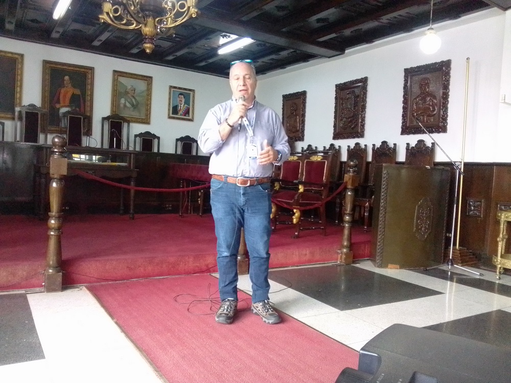 Alejandro Mujica: Empresario estamos en disposición de colaborar.